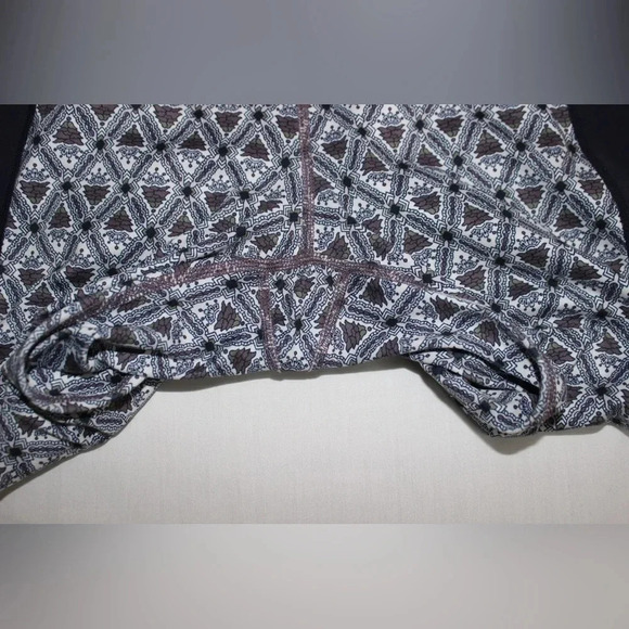 Women’s Athleta Mantra Mosaic Mesh Cropped High Rise Activewear Leggings Small - Picture 8 of 13